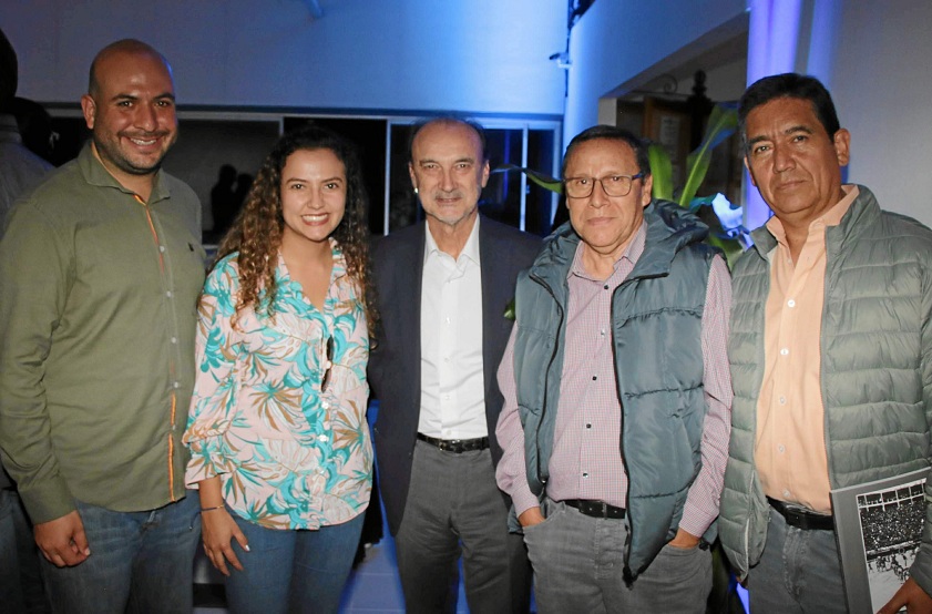 Jhonatan Ballesteros, Alejandra Giraldo, Jesús Gracia, Víctor Diusabá y William Cortés. Jhonatan Ballesteros, Alejandra Giraldo, Jesús Gracia, Víctor Diusabá y William Cortés.