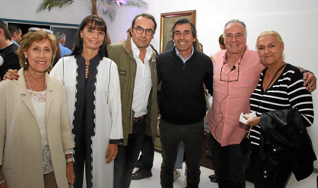 Gloria Suárez de Barbero, Claudia Villegas de Botero, Juan Carlos Barbero, Sergio Alejandro Galván, Jorge William Ramírez y Gloria Barbero. Gloria Suárez de Barbero, Claudia Villegas de Botero, Juan Carlos Barbero, Sergio Alejandro Galván, Jorge William Ramírez y Gloria Barbero.