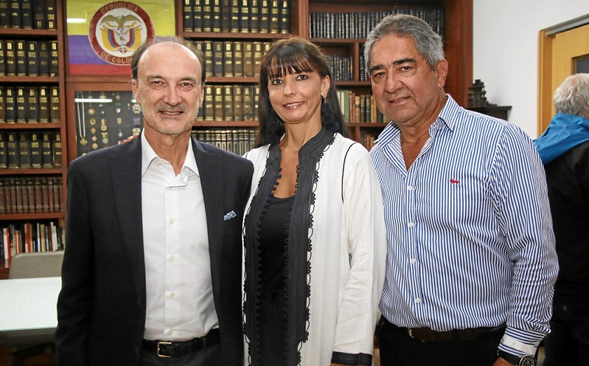 Jesús Gracia, Claudia Villegas de Botero y Jorge Hernán Botero. Jesús Gracia, Claudia Villegas de Botero y Jorge Hernán Botero.