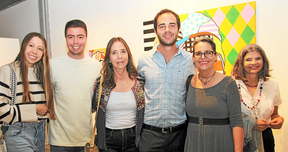 Daniela Estrada, Andrés Estrada, Mónica Londoño, Bruno Ángel, María Clara Alzate y Luz Elena Naranjo. Daniela Estrada, Andrés Estrada, Mónica Londoño, Bruno Ángel, María Clara Alzate y Luz Elena Naranjo.