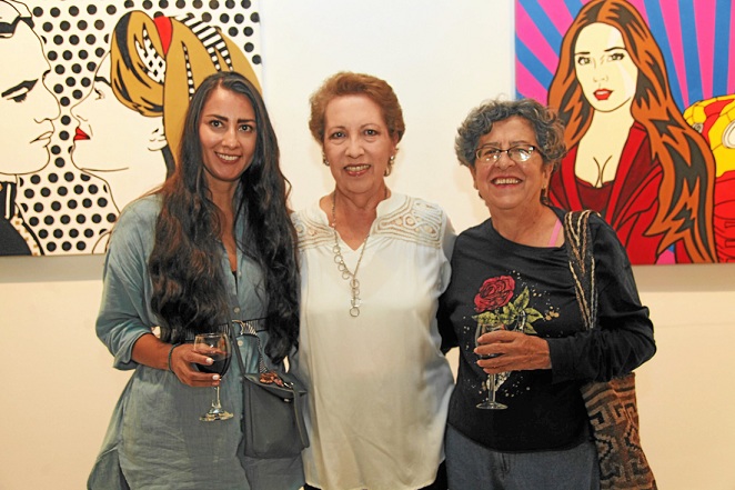 Viviana Santander, Clara López, directora Centro Colombo Americano, y María Virginia Santander. Viviana Santander, Clara López, directora Centro Colombo Americano, y María Virginia Santander.