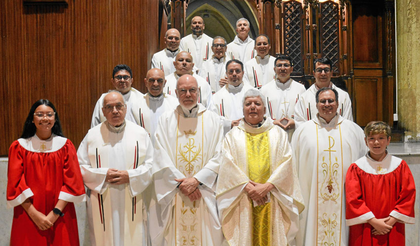 Fotos | Freddy Arango | LA PATRIA Luciana Betancourt, Fernán Llano Ruiz, vicario general de la Arquidiócesis de Manizales; Luis Aurelio Castañeda, rector del colegio San Luis Gonzaga; Hermán Rodríguez, provincial de los jesuitas en Colombia; Rodolfo Abello, presidente de la Asociación de colegios y asistente de educación; Samuel Quintero; Salomón Marín Serna, delegado de la pastoral educativa; Alberto Llanos, rector del LANS; Jorge Noreña, párroco de la Catedral Basílica de Manizales; José Antonio Rincón, rector del colegio Redentorista; Juan Pablo González, rector del colegio Mayor de San Bartolomé; Álvaro Arango, rector del colegio Mayor de Nuestra Señora; Andrés Rosado, director de pastoral del colegio San Luis Gonzaga; Marcos Castaño, asesor espiritual del colegio San Luis Gonzaga; Nelson Gómez, rector del colegio San Pedro Claver de Bucaramanga; Benhur Navarro, rector del colegio San José de Barranquilla; y Diego Giraldo, rector del Colegio San Francisco de Pasto. Fotos | Freddy Arango | LA PATRIA Luciana Betancourt, Fernán Llano Ruiz, vicario general de la Arquidiócesis de Manizales; Luis Aurelio Castañeda, rector del colegio San Luis Gonzaga; Hermán Rodríguez, provincial de los jesuitas en Colombia; Rodolfo Abello, presidente de la Asociación de colegios y asistente de educación; Samuel Quintero; Salomón Marín Serna, delegado de la pastoral educativa; Alberto Llanos, rector del LANS; Jorge Noreña, párroco de la Catedral Basílica de Manizales; José Antonio Rincón, r