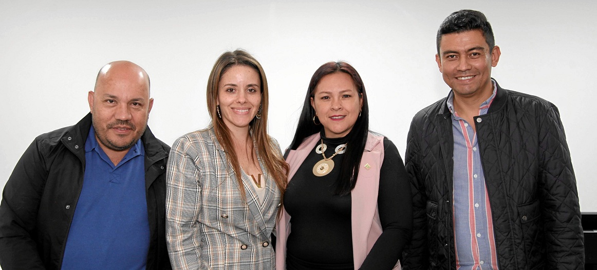 Gustavo Vélez Gutiérrez, Natalia Gaviria Ocampo, Diana Clemencia Sánchez y Jorge Andrés Castro. Gustavo Vélez Gutiérrez, Natalia Gaviria Ocampo, Diana Clemencia Sánchez y Jorge Andrés Castro.