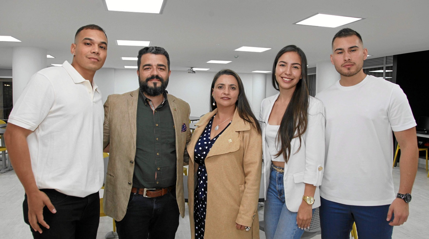 Víctor Manuel Castro, Luis David Cardona Jiménez, Carolina Suárez Valencia, Mariana Delgado Loaiza y David Quintero Londoño, arquitectos de la obra. Víctor Manuel Castro, Luis David Cardona Jiménez, Carolina Suárez Valencia, Mariana Delgado Loaiza y David Quintero Londoño, arquitectos de la obra.