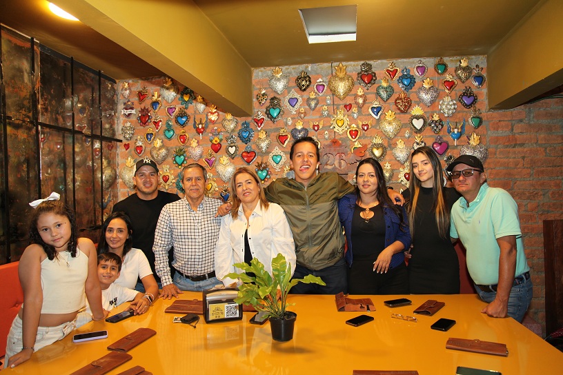 Valeria Quiceno, Rafael García Ocampo, Margarita Ocampo, Andrés García, Germán García, Olga Zuluaga, Nicolás Toro, Bibiana Gómez, Valentina Quiceno y Jorge Quiceno. Valeria Quiceno, Rafael García Ocampo, Margarita Ocampo, Andrés García, Germán García, Olga Zuluaga, Nicolás Toro, Bibiana Gómez, Valentina Quiceno y Jorge Quiceno.