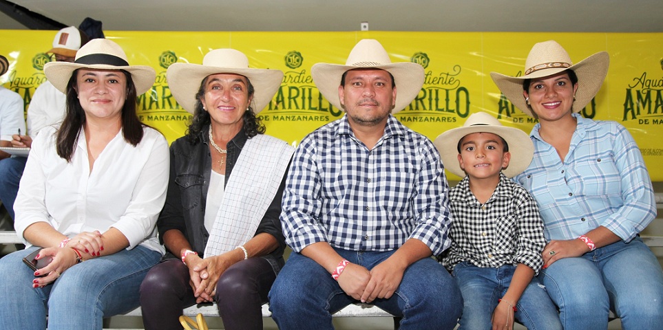 Elena López, Ana María García, Diego Ospina, Jerónimo Ospina y Cintya Pérez. Elena López, Ana María García, Diego Ospina, Jerónimo Ospina y Cintya Pérez.