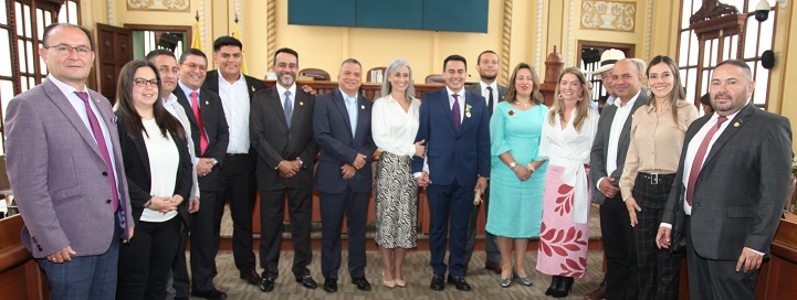 Jahir de Jesús Álvarez; Viviana Zuluaga; Rubén Darío Giraldo Sepúlveda; Luis Roberto Rivas Montoya; Jorge Ariel Carmona; Jorge Hernán Aguirre; Óscar Alonso Vargas; Juliana Londoño Villa, gestora de Manizales; Jorge Eduardo Rojas, alcalde de Manizales; David Islem Ramírez; María Isabel Gaviria, presidenta de la Asamblea de Caldas; Sandra Patricia Álvarez Castro, secretaria de Integración y Desarrollo Social de Caldas; Carlos Alberto Arango; Luis Alberto Giraldo; Karen Liliana Suárez y Jhon Freddy Arenas. Jahir de Jesús Álvarez; Viviana Zuluaga; Rubén Darío Giraldo Sepúlveda; Luis Roberto Rivas Montoya; Jorge Ariel Carmona; Jorge Hernán Aguirre; Óscar Alonso Vargas; Juliana Londoño Villa, gestora de Manizales; Jorge Eduardo Rojas, alcalde de Manizales; David Islem Ramírez; María Isabel Gaviria, presidenta de la Asamblea de Caldas; Sandra Patricia Álvarez Castro, secretaria de Integración y Desarrollo Social de Caldas; Carlos Alberto Arango; Luis Alberto Giraldo; Karen Liliana Suárez y Jhon Freddy Arenas.