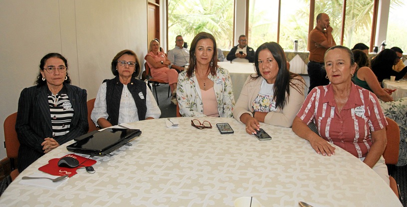 Ibeth Julieta Moncada, Luz Marina Agudelo, Norma Esperanza Agudelo, Luz Elena Ramírez y Adriana Quintero Gómez. Ibeth Julieta Moncada, Luz Marina Agudelo, Norma Esperanza Agudelo, Luz Elena Ramírez y Adriana Quintero Gómez.