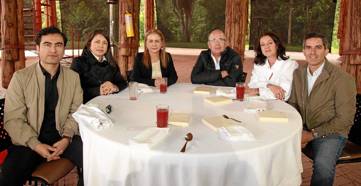 Felipe Motato, Paula Bastidas, Gloria Lucía Cifuentes, Julián Alberto Giraldo, Paula Orozco y Roberto Mares. Felipe Motato, Paula Bastidas, Gloria Lucía Cifuentes, Julián Alberto Giraldo, Paula Orozco y Roberto Mares.