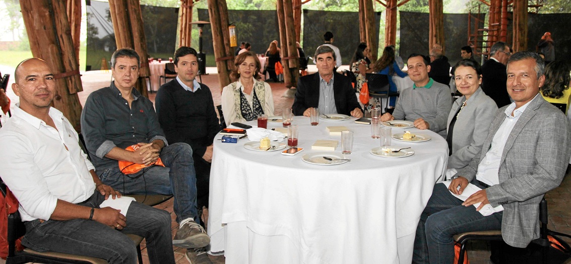 Jhon Flórez, Fabián Molina, Andrés Calderón, Luz Adriana Trujillo, Felipe Calderón Uribe, Andrés Castaño, Ana María Paz, Faiver Mantilla. Jhon Flórez, Fabián Molina, Andrés Calderón, Luz Adriana Trujillo, Felipe Calderón Uribe, Andrés Castaño, Ana María Paz, Faiver Mantilla.