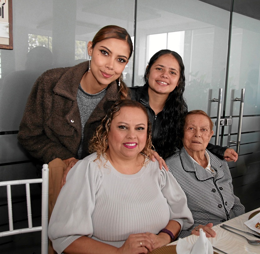 Jéniffer Loaiza, Samanta Salgado, Adriana Salgado y Emma Orozco. Jéniffer Loaiza, Samanta Salgado, Adriana Salgado y Emma Orozco.
