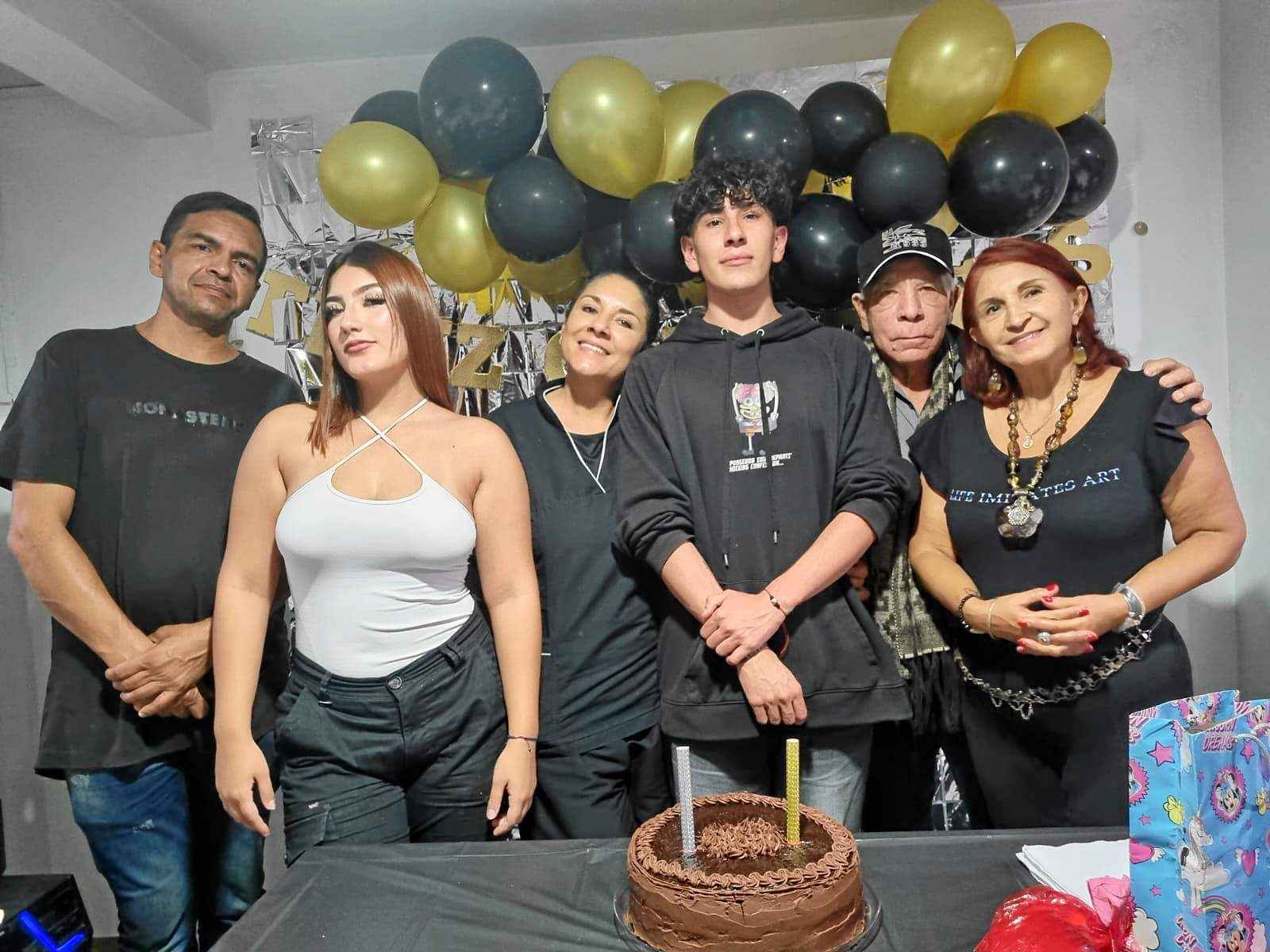 Alejandro Yepes, Juanita Meza, Paola Valencia, Juan Manuel Meza, Orlando Valencia y Albita Galvis.