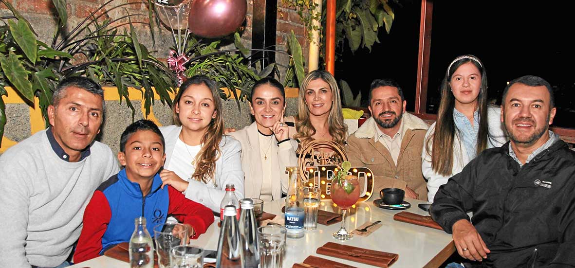 Pilar Cárdenas Pineda (centro de la foto) celebró un año más de vida en compañía de Harold Montoya, Agustín Montoya, Katherine Parra, Piedad Orozco, Darío Jiménez, Manuela Parra y Jairo Parra. Pilar Cárdenas Pineda (centro de la foto) celebró un año más de vida en compañía de Harold Montoya, Agustín Montoya, Katherine Parra, Piedad Orozco, Darío Jiménez, Manuela Parra y Jairo Parra.