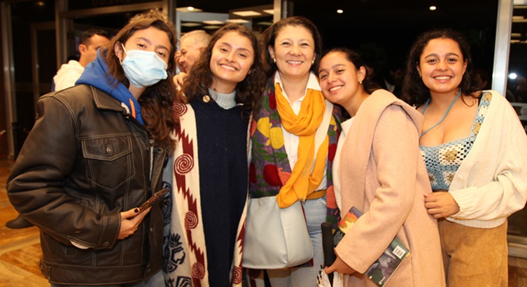 Sara Loaiza, Sofía Loaiza, Luisa Fernanda Méndez, María Medina y Gabriela Medina. Sara Loaiza, Sofía Loaiza, Luisa Fernanda Méndez, María Medina y Gabriela Medina.