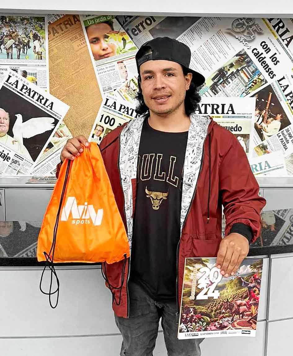 Alexánder Sarai se enteró del concurso por medio de su novia quien es seguidora de LA PATRIA en redes sociales. Ambos participaron y escucharon la emisora para ganar. “Estuvo muy bueno el partido, mucha gente”. Alexánder Sarai se enteró del concurso por medio de su novia quien es seguidora de LA PATRIA en redes sociales. Ambos participaron y escucharon la emisora para ganar. “Estuvo muy bueno el partido, mucha gente”.