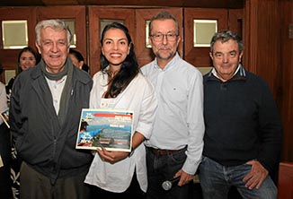 Mónica Ríos en compañía de Ramiro Henao, Fernando Toro y José Ignacio Londoño. Mónica Ríos en compañía de Ramiro Henao, Fernando Toro y José Ignacio Londoño.