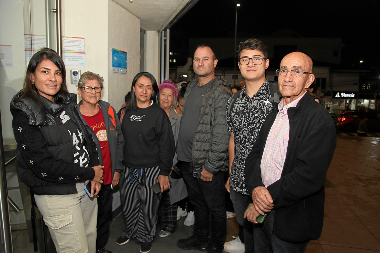 Claudia Murillo, Luz Eugenia Walker, Gloria Castillo, Jairo Murillo, Humberto García y Sebastián Murillo.