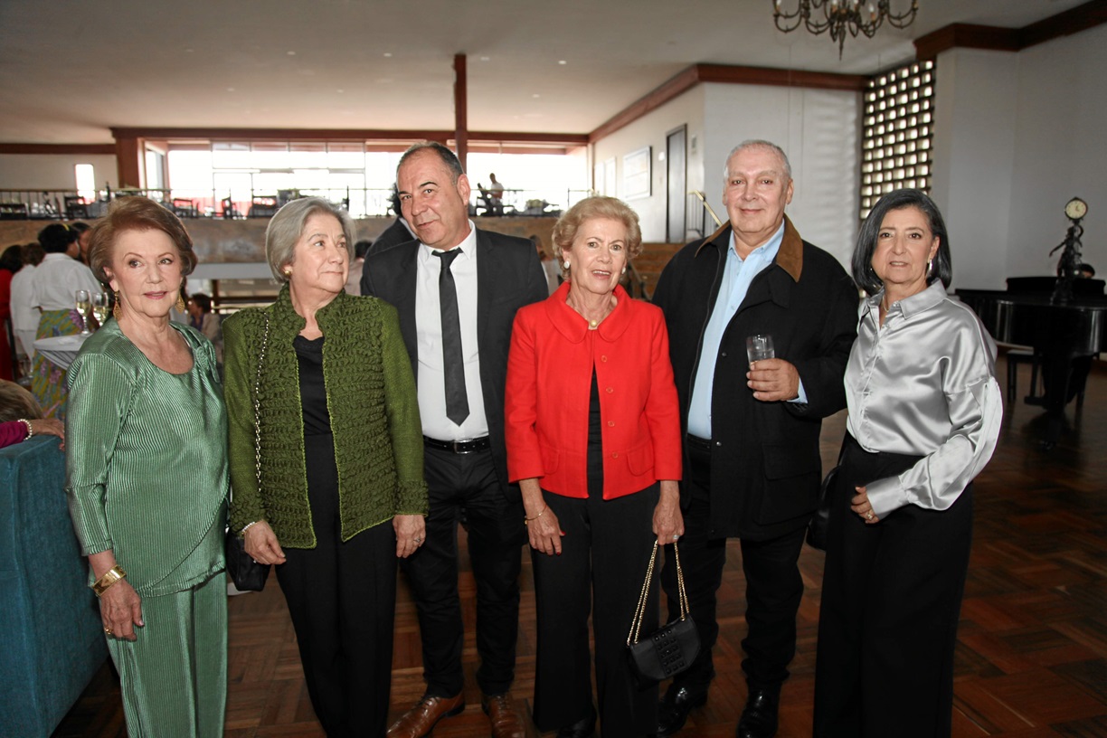 Lucero Restrepo, Inés Botero, Jorge Hernán Maya, Alicia Botero, Eugenio Ángel y Marcela Robledo. Lucero Restrepo, Inés Botero, Jorge Hernán Maya, Alicia Botero, Eugenio Ángel y Marcela Robledo.