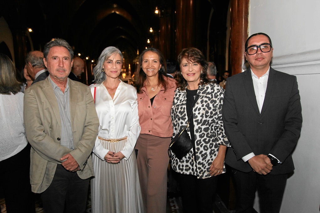 Juan Carlos Marulanda, Juliana Londoño, Nancy Sánchez, Mónica Giraldo y Juan Sebastián Gómez. Juan Carlos Marulanda, Juliana Londoño, Nancy Sánchez, Mónica Giraldo y Juan Sebastián Gómez.