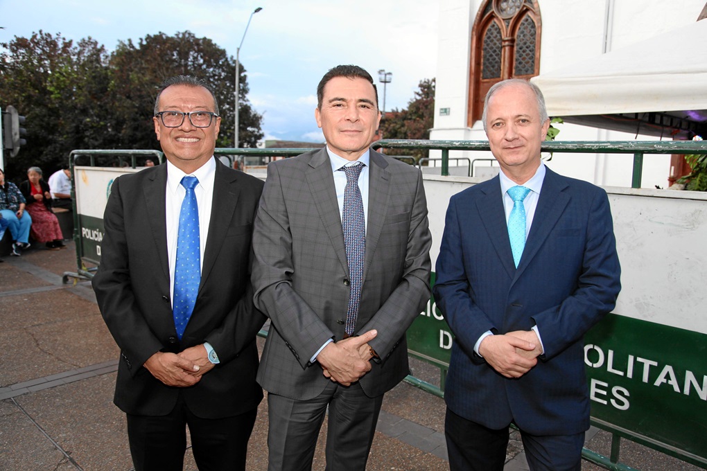 José Fernando Ortega, César Reyes y Juan Carlos Arias. José Fernando Ortega, César Reyes y Juan Carlos Arias.