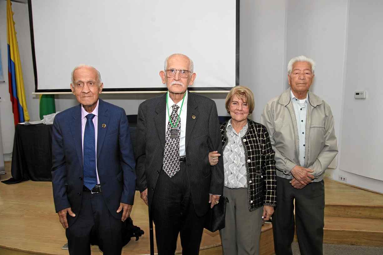 Óscar Gaviria Valencia, Fabio Ramírez Ramirez, Ruth Mejía de Ramírez y Octavio Zapata.