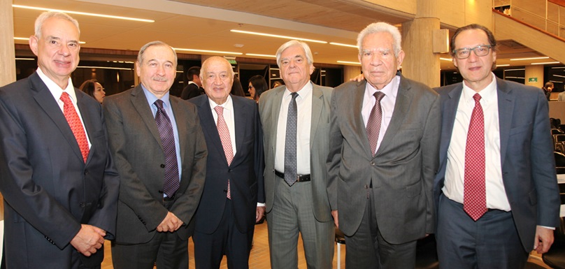 Rodrigo Escobar, Eduardo Cifuentes, Hernando Herrera, Nilson Pinilla, Antonio Barrera, y Jaime Araújo, exmagistrados de la Corte Suprema. Rodrigo Escobar, Eduardo Cifuentes, Hernando Herrera, Nilson Pinilla, Antonio Barrera, y Jaime Araújo, exmagistrados de la Corte Suprema.