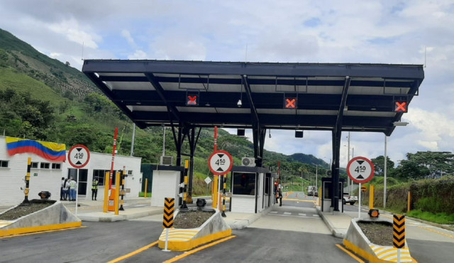 Peaje el Guaico en la nueva vía Pacífico 3, cerca del Túnel de Tesalia.