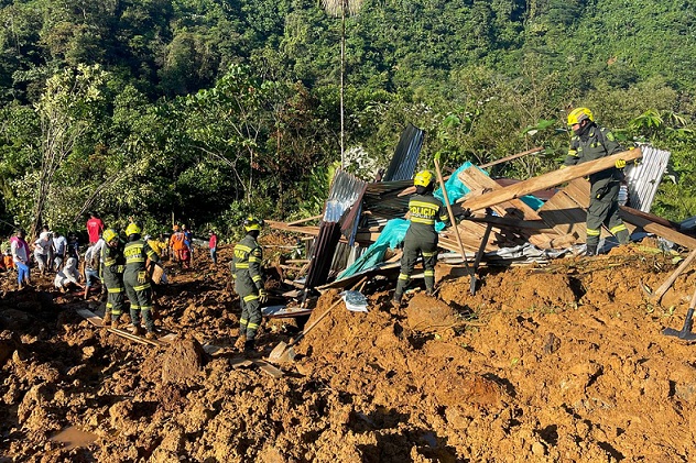 Los organismos de socorro siguen en la búsqueda de más víctimas en el sitio de la tragedia.