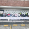 Jueces enviaron a la cárcel a 17 supuestos integrantes de la banda de origen venezolano el Tren de Aragua, entre ellos un teniente de la Policía de Colombia, capturados este mes en Bogotá en redadas contra grupos criminales, informó ayer la Fiscalía. Jueces enviaron a la cárcel a 17 supuestos integrantes de la banda de origen venezolano el Tren de Aragua, entre ellos un teniente de la Policía de Colombia, capturados este mes en Bogotá en redadas contra grupos criminales, informó ayer la Fiscalía.