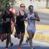 María Carolina Velásquez (blanco), campeona del VII Triatlón Internacional de La Habana. En esta foto, en una competencia hace dos semanas en Venezuela. 