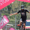 Juan Diego Hoyos, de Corratec - Huevos 100% - Gobernación Caldas Serjaf, celebra en la calle de las colocaciones de Supía.