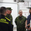 El general Luis Ospina, comandante del Ejército, acompañado del alcalde de Tierralta (Córdoba), y delegados de la Procuraduría y el Ministerio del Interior. 