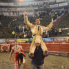 Luis Miguel Ramírez, novillero antioqueño conocido como Kalio, salió ayer en hombros de la Plaza de Toros como el triunfador de la Temporada 24 de Toros y Ciudad. Además, aseguró su cupo para la novillada de la temporada de enero del 2024. 