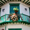 Las casas señoriales se adornan de colores vivos en Salamina