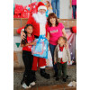 Los beneficiarios y sus hermanos recibieron los regalos de Papá Noel y de Mónica Giraldo Mejía. Los beneficiarios y sus hermanos recibieron los regalos de Papá Noel y de Mónica Giraldo Mejía.