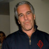 El multimillonario estadounidense Jeffrey Epstein se suicidó en el 2019 en una cárcel de Nueva York, donde pagaba condena por liderar una red de tráfico de menores en el mundo de élite. El multimillonario estadounidense Jeffrey Epstein se suicidó en el 2019 en una cárcel de Nueva York, donde pagaba condena por liderar una red de tráfico de menores en el mundo de élite.