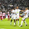 John Araújo, Alejandro García y Dayro Moreno celebran el primero de los dos goles con los que el Once Caldas le ganó al Deportes Tolima.