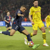 Kylian Mbappe enfrenta a Mats Hummels en el partido de vuelta de las semifinales de la Liga de Campeones entre el PSG y el Borussia Dortmund, en donde quedaron eliminados los parisinos.