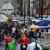 En la foto, la carrera 23 de Manizales en la tarde del jueves (13 de junio). Vendedores informales de Chipre y este sector acudieron al debate de ayer en el Concejo sobre el uso del espacio público. Frente a representantes de la Alcaldía, los comerciantes expusieron sus prioridades y preocupaciones.