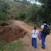 Alumnos del colegio de Partidas, como los del resto de Villamaría, están sin transporte escolar. Caminar, pagar servicio particular o estudiar en casa son las opciones.