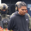 Integrantes de la Dirección de Investigación Criminal e INTERPOL (Dijín), custodian al ciudadano venezolano Larry Amaury Álvarez Núñez, alias Larry Changa, el lunes 1 de julio luego de ser capturado y trasladado a Bogotá. Integrantes de la Dirección de Investigación Criminal e INTERPOL (Dijín), custodian al ciudadano venezolano Larry Amaury Álvarez Núñez, alias Larry Changa, el lunes 1 de julio luego de ser capturado y trasladado a Bogotá.