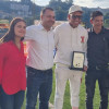 El alcalde Jonier Ramírez, al ver la acogida que tiene Dayro Moreno entre los asistentes al Polideportivo, le prometió un homenaje que pase de generación en generación. Dayro El alcalde Jonier Ramírez, al ver la acogida que tiene Dayro Moreno entre los asistentes al Polideportivo, le prometió un homenaje que pase de generación en generación.