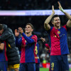 FC Barcelona celebra la victoria tras el partido de la jornada 11 de LaLiga  este sábado en el estadio Santiago Bernabéu, en Madrid.  FC Barcelona celebra la victoria tras el partido de la jornada 11 de LaLiga  este sábado en el estadio Santiago Bernabéu, en Madrid.