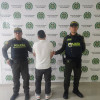 Las cámaras del almacén captaron al sujeto cuando pretendía efectuar compras con las tarjetas falsificadas. Las cámaras del almacén captaron al sujeto cuando pretendía efectuar compras con las tarjetas falsificadas.