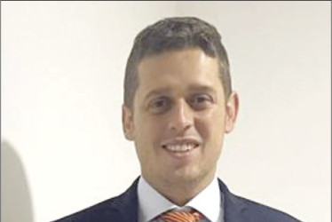 Hoy 15 de diciembre la Universidad La Gran Colombia otorga al señor ALEXANDER SÁNCHEZ TABORDA el grado de especialista en gestión ambiental sus padres y hermanos le damos las mas afectuosas felicitaciones y a la vez rogamos a Dios por su larga vida y salud para que siga escalando peldaños.