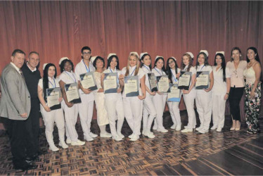 Ceremonia de graduación de Auxiliares de Enfermería y Estudiantes Bilingües, Global Word 2023 Con orgullo nuestra institución a la fecha ha certificado a mas de 2.000 estudiantes y así le cumplimos a nuestra región y a nuestro país.
