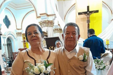 Foto | Henry Giraldo | LA PATRIA Edelmira Escobar y José Leonel Gaviria festejaron sus bodas de oro (50 años de casados) con eucaristía en la Basílica Menor San Antonio de Padua, en Manzanares (Caldas). Posteriormente realizaron una reunión en la que compartieron con sus hijos y familia.