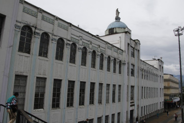 Esperan la pintura de la fachada en el Liceo Isabel la Católica