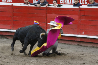 Larga cambiada de Felipe Prieto al novillo Omiso de 234 kilogramos. 