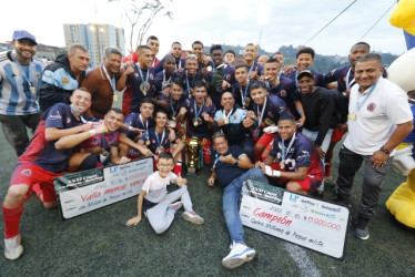 La Fiera Gutiérrez Ideas Constructivas Lava Autos El Poly en la celebración del título de la Copa La Patria Betplay Secretaría del Deporte de Caldas. También consiguieron la valla menos vencida.